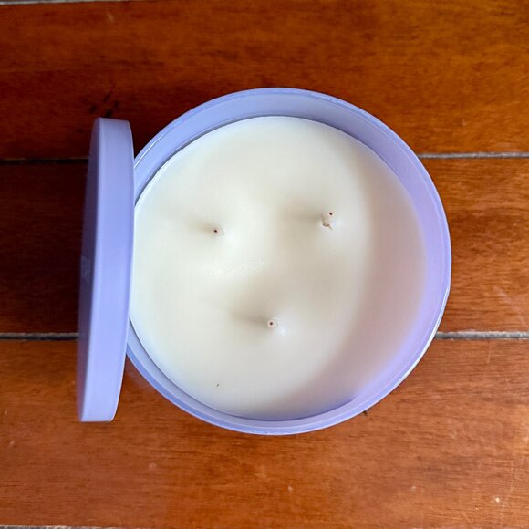 NEW LAVENDER BERGAMOT 3-Wick 14.5oz Candle Bath & Body Works - Picture 2 of 3
